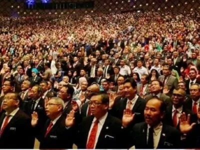 安华宣布：全马公务员大幅调涨薪水
