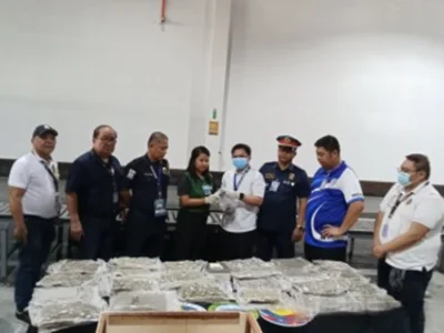 菲律宾警方查获来自泰国沙发竟藏千万毒品