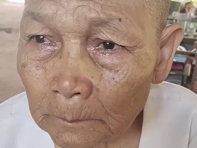 洪玛耐率团参观边境哨所，81岁老奶奶热泪盈眶