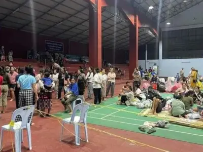 琅南塔抗洪救灾进行时，群众自发捐款捐物