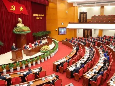 越南共产党第十三届十中全会隆重开幕