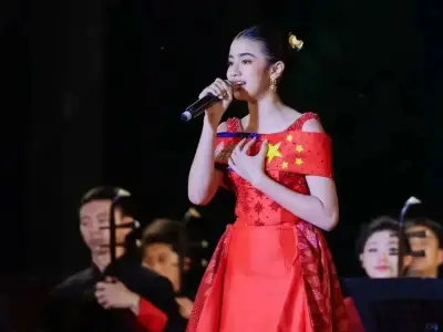 柬埔寨小公主又火了！一起说hi，真是甜到心坎里了