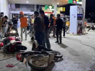 金边一福特汽车撞2辆摩托车，致1死3重伤！