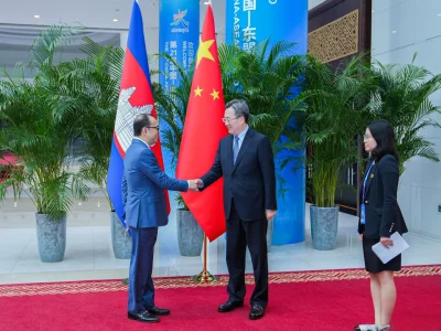 中国副总理丁薛祥会见柬埔寨副首相