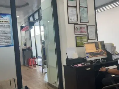 马卡蒂居家办公，有人被抓了?
