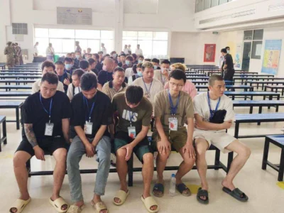 今早缅甸移交首批中国人照片