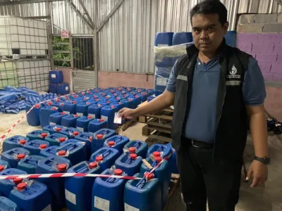 泰国大城府突查中国人仓库，发现大量危险品！