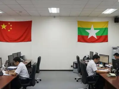 中缅两国国旗高挂腊戍 “新市政筹建委员会”浮出水面