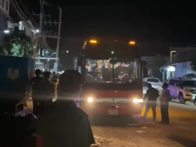 警方突袭木牌电诈窝点，抓捕数百人