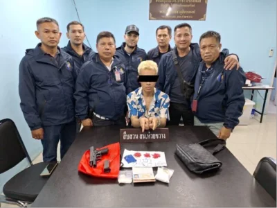 一名中国人在曼谷辉煌区因非法持枪和毒品被捕！