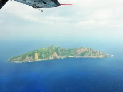 日本民用飞机侵闯我钓鱼岛领空，中方依法采取必要管控措施并警告驱离