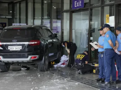 车辆冲撞马尼拉机场入口，2死多人伤