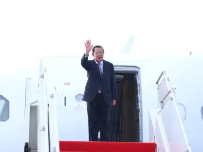 洪森出国访问！