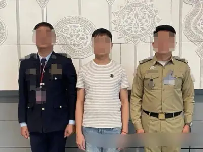 柬埔寨警方向中国警方移交两名逃犯
