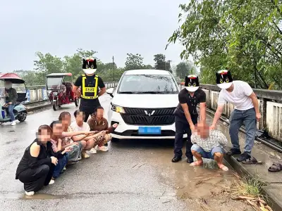 事发广西崇左！持枪警告！“偷渡车”妄图冲卡，民警一举擒获
