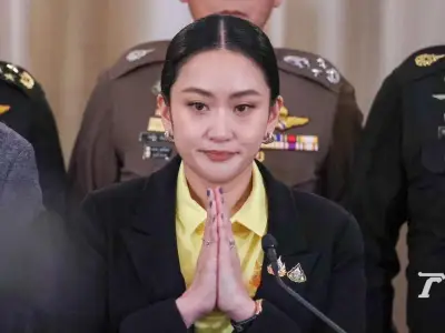 泰国总理召开发布会，向她的人民道歉