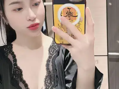网友投稿 此女艺名叫小英