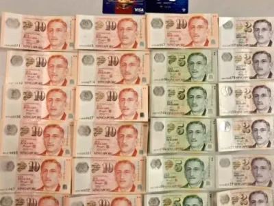 又有一名中国籍男子因在飞机上行窃落网