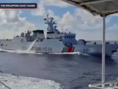 一艘中国海警船与一艘中国人民解放军海军舰艇在西菲律宾海相撞。