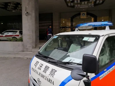 扒仔串谋两同党骗赌客50万被捕