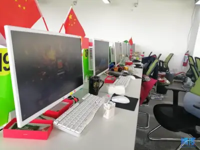 河南地区警察密集劝返菜农，且严密检查