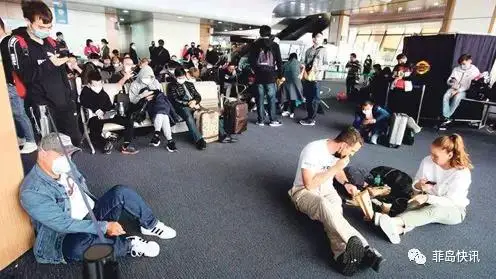 南航班机昨原机返回，大批乘客滞留机场……