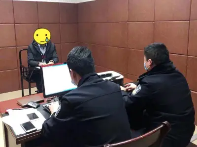 重庆男网赌输4百多万 靠假卖口罩骗回260万