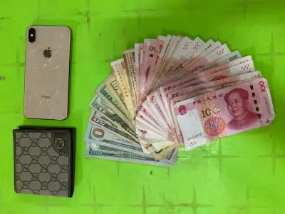 中国男子遭飞车党抢劫，西港警方已抓获两人