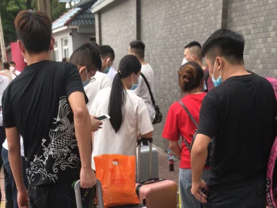 40 多名回国同胞没检测证明被拒登机！紧急赴大使馆喊冤
