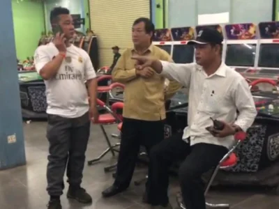 金边一游戏厅涉嫌非法赌博被端，12名男女被抓，国籍不详