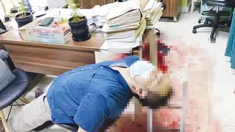 菲法庭书记枪杀法官后吞枪亡