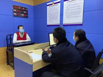 买卖、出借对公账户、银行卡、电话卡等是违法行为，上海警方捣毁一“贩卡”团伙