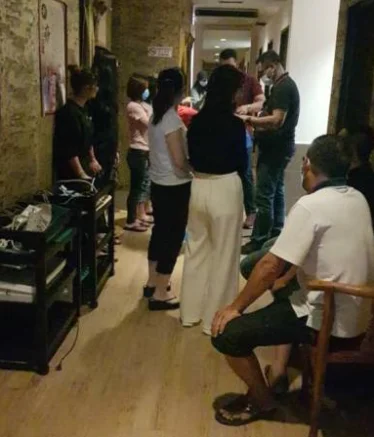 马来西亚一按摩中心涉卖淫，13人被捕，包括10名中国及越南男女