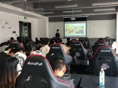 高校首例！北大开设电竞班学费6_8万，培养电竞领军人物