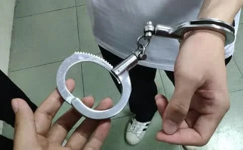 沉迷赌博，内蒙古一男子趁室友熟睡解锁其手机给自己转账被逮捕