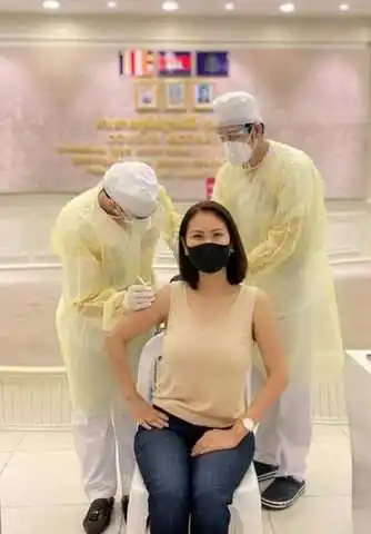 柬埔寨洪森总理两名女儿接种中国疫苗