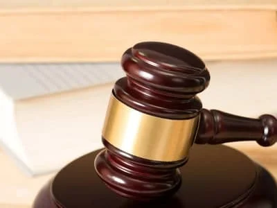 沉迷网络赌博为回本向公司保险柜伸手，上海一女子因盗窃罪获刑