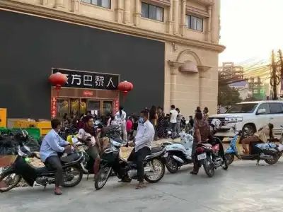 快讯！数百员工聚众领薪，西港一赌场遭警告
