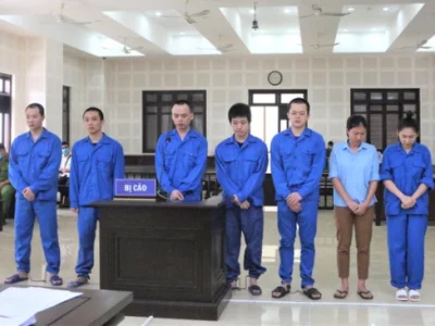 组织14名中国人偷渡到岘港，2名越南女子获刑，最高被判10年