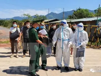 越南奠边省向中国移交13名非法入境人员