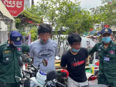 金边2名飞车党被捕