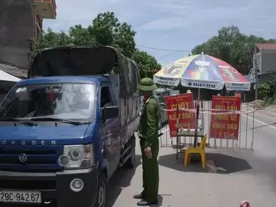 越南新增1029例连续3日破千，河内又出幺蛾子疫情局势再度紧张，300多名大学生驰援平阳战疫！