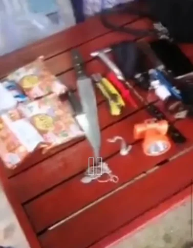 偷盗偷到警察家里太大胆！老挝盗贼持刀入室盗窃，凌晨5点被发现逮个正着！