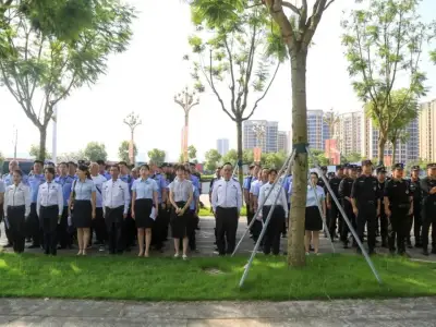 四川南充警方突查高档写字楼，发现疑帮助诈骗团伙「黑公司」十家