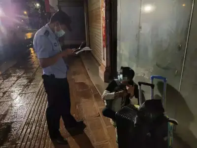 四川大学老挝籍留学生夜宿磨憨街头 勐腊警方暖心相助
