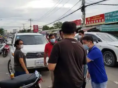 金边一中国司机驾驶的车辆被撞，获赔300美元