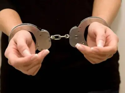 涉嫌持枪威胁同胞，西港4名中国人被捕