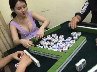 东莞一女子赌博欠钱想要“肉偿”，事后突然反悔将牌友告发