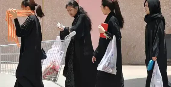 踢打羞辱 强迫打包毒品  五名菲佣在沙特遭非人待遇