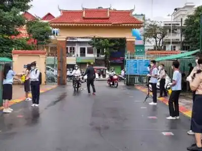 开学首日，金边277所学校复课